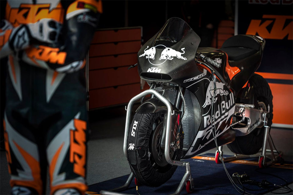 ktm rc16_1.jpg