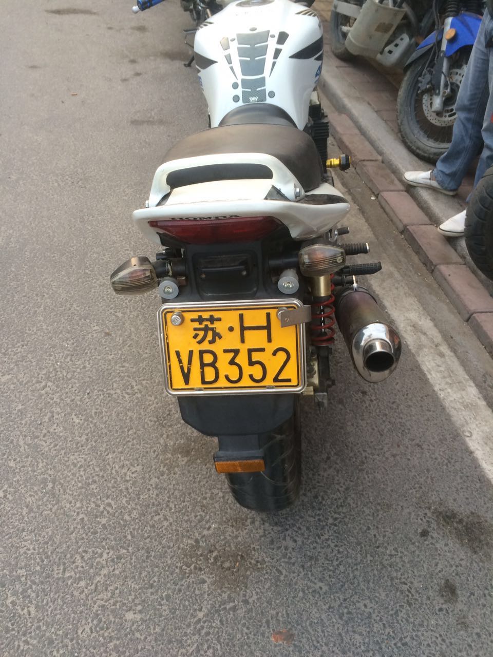 833630591.jpg