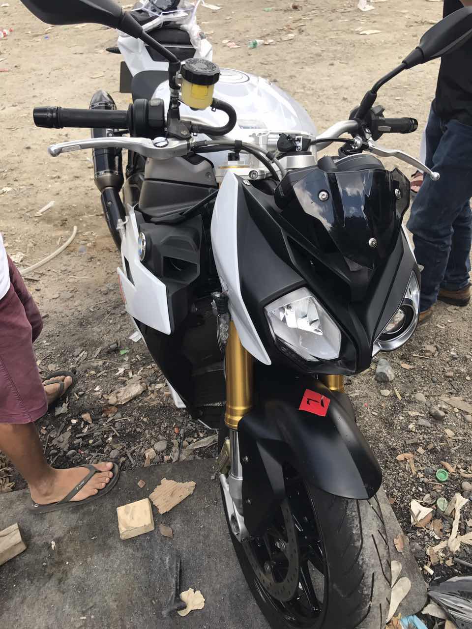 宝马s1000R1.jpg