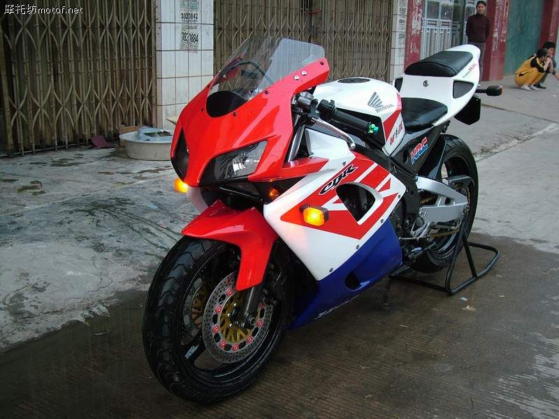 8RxBA8CH.jpg