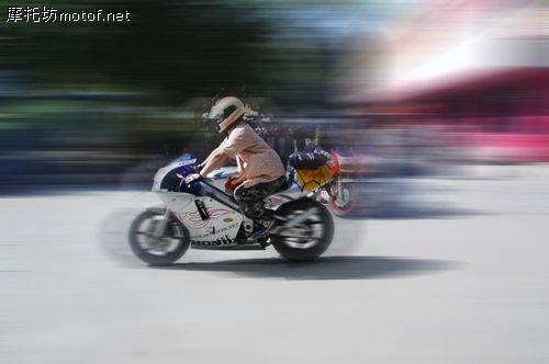 跑车常常玩但这样一群人全跑车一起飞还是第一次