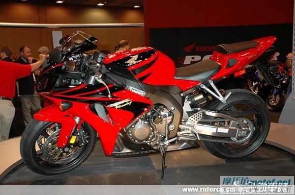 06的ＣＢＲ１０００