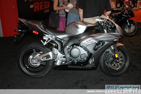 06的ＣＢＲ１０００