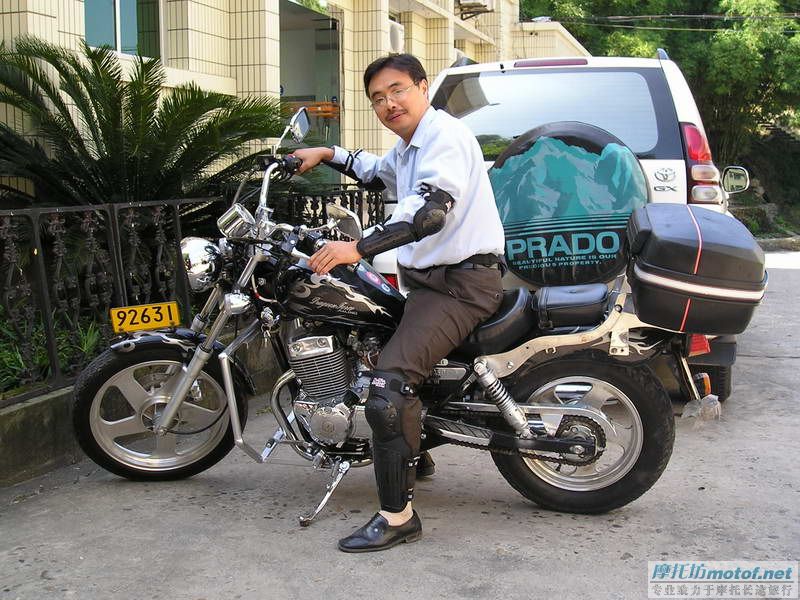 朋友前一段时间买的 嘉陵250E-5   ------------  应该是 到处瞎逛 原来的车