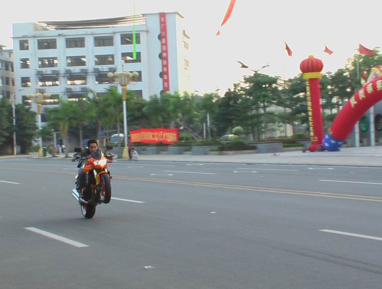 [注意]表演起头翘尾,为配合镇文化节精神!!!