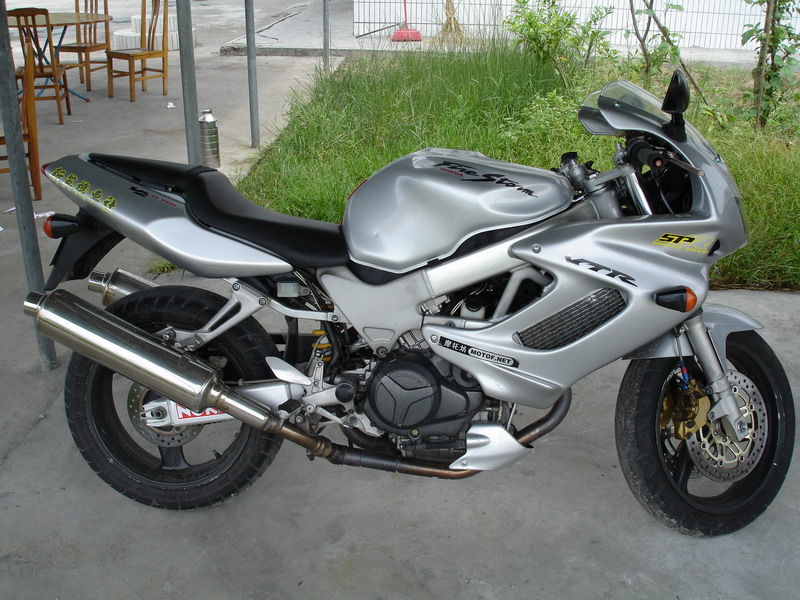 卖VTR1000F和比亚乔淑女125cc
