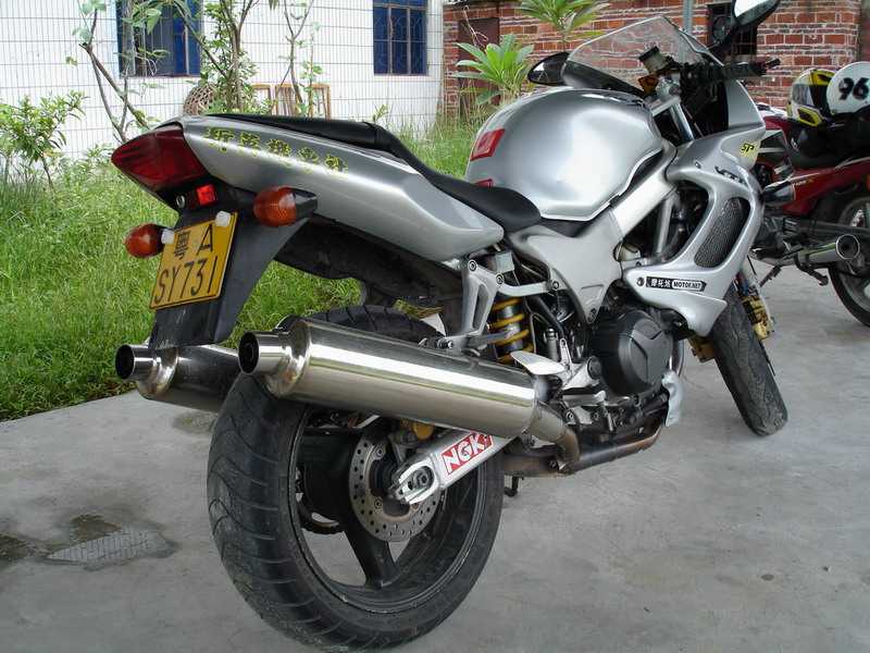 卖VTR1000F和比亚乔淑女125cc