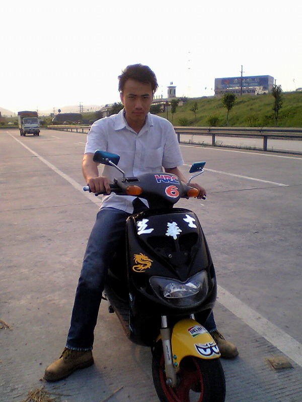 卖VTR1000F和比亚乔淑女125cc