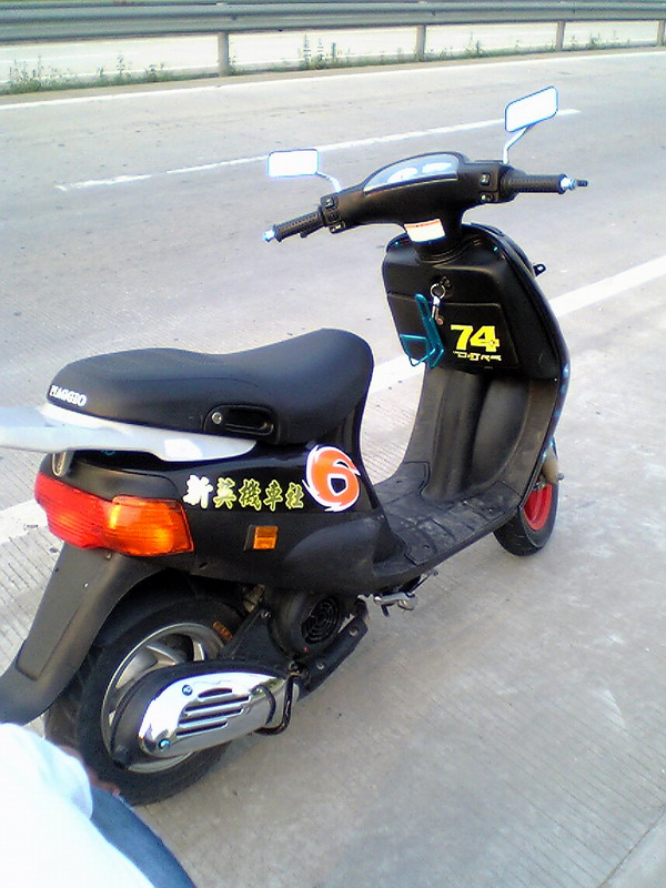 卖VTR1000F和比亚乔淑女125cc