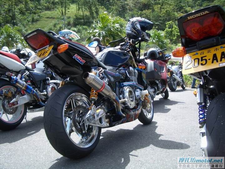 看看人家的CB1300
