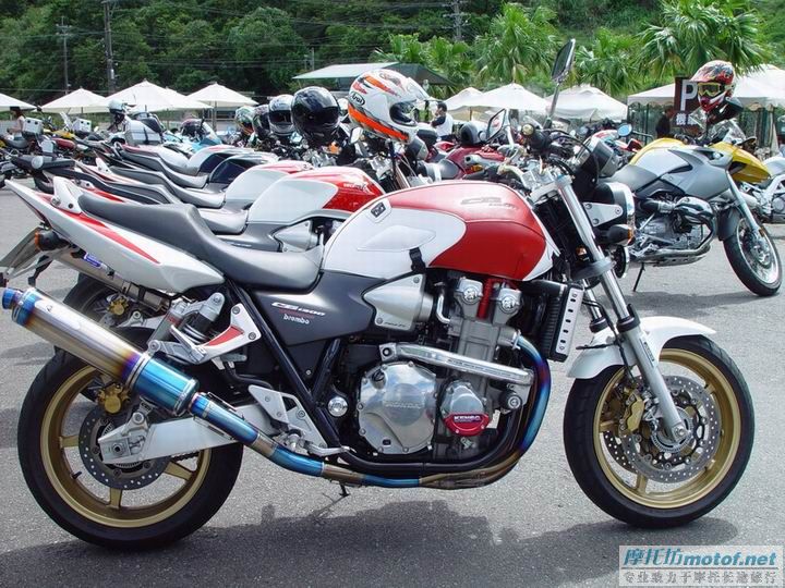 看看人家的CB1300