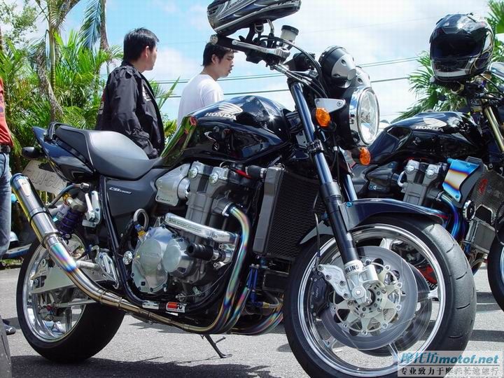 看看人家的CB1300