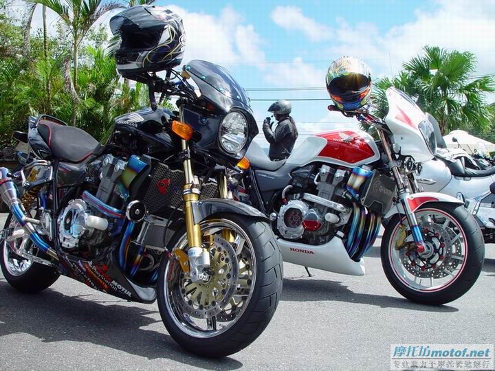 看看人家的CB1300