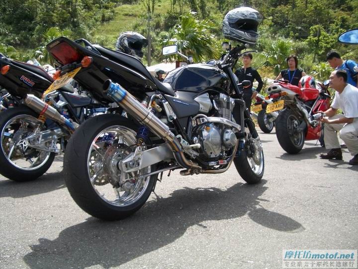 看看人家的CB1300