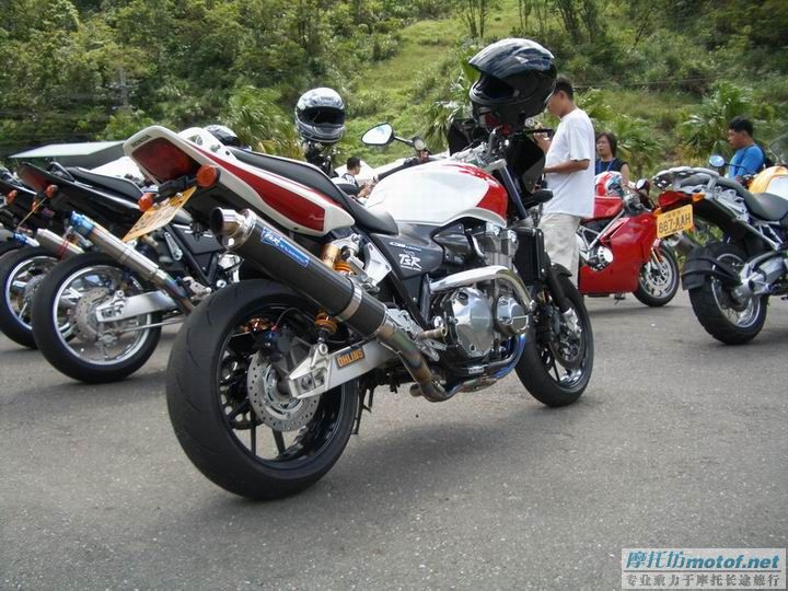 看看人家的CB1300