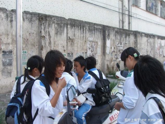 初中女学生单挑现场．．．．唉．．-->石头鱼转移