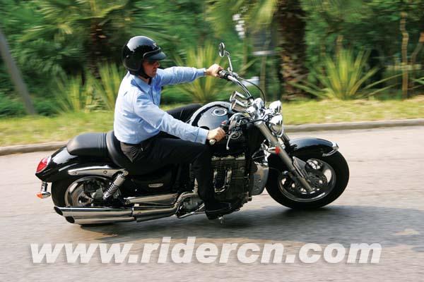 TRIUMPH Rocket III 驚世巨鑄