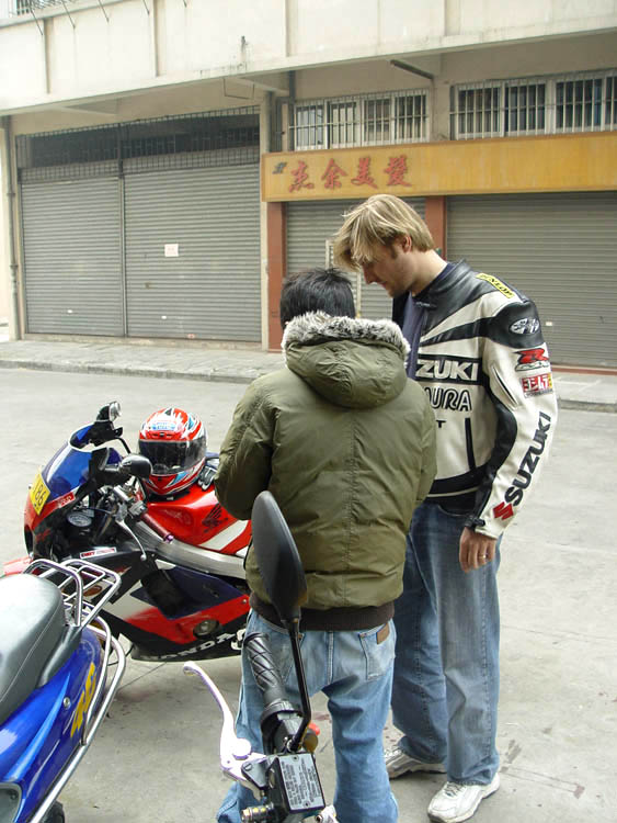 今天认识了一位＂荷兰车友＂