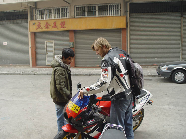 今天认识了一位＂荷兰车友＂