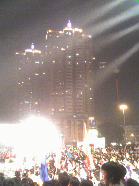 2005年江门侨乡旅游节文艺晚会现场
