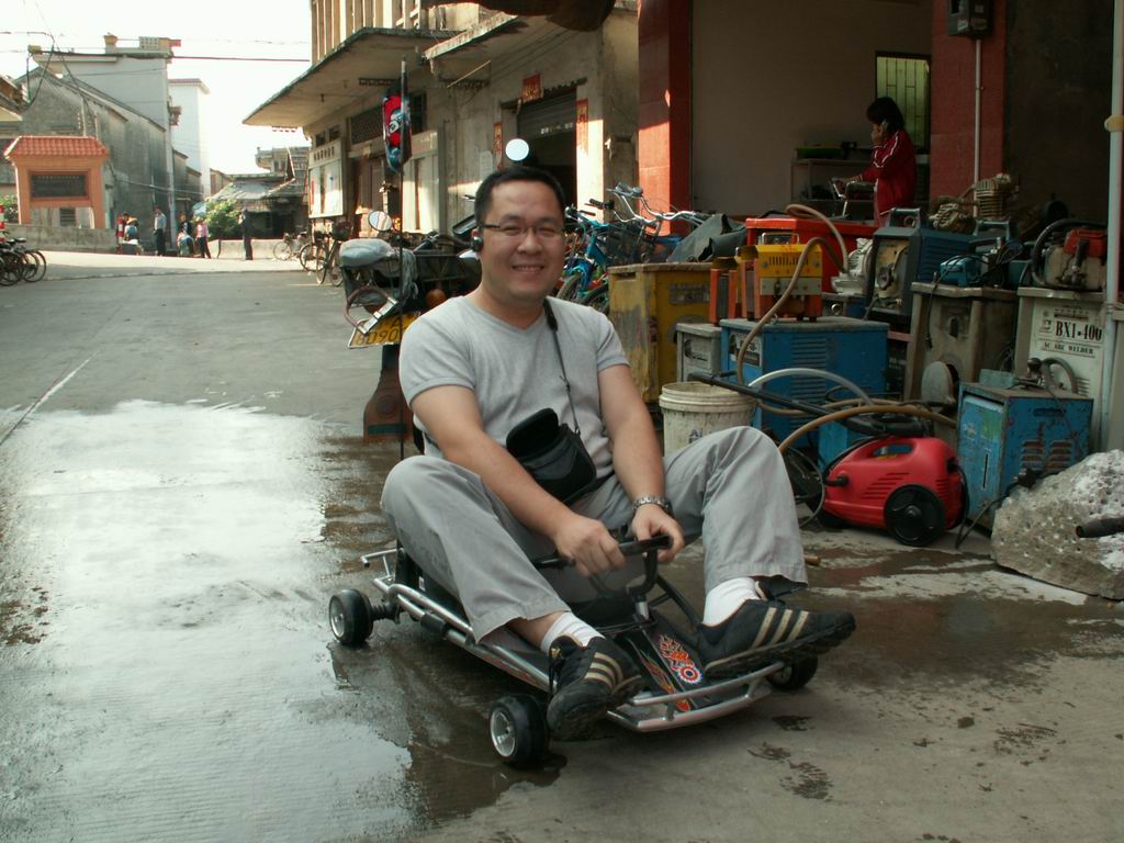 "血拼"洋垃圾.