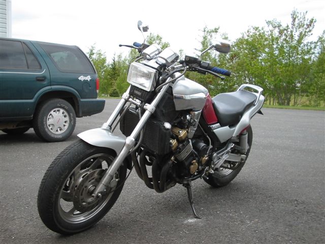 １９８５ Yamaha FZX 750