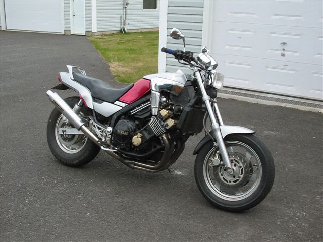 １９８５ Yamaha FZX 750