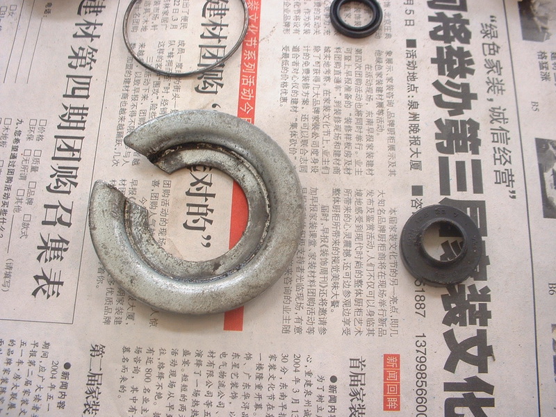 欧林斯后减震拆装过程照片