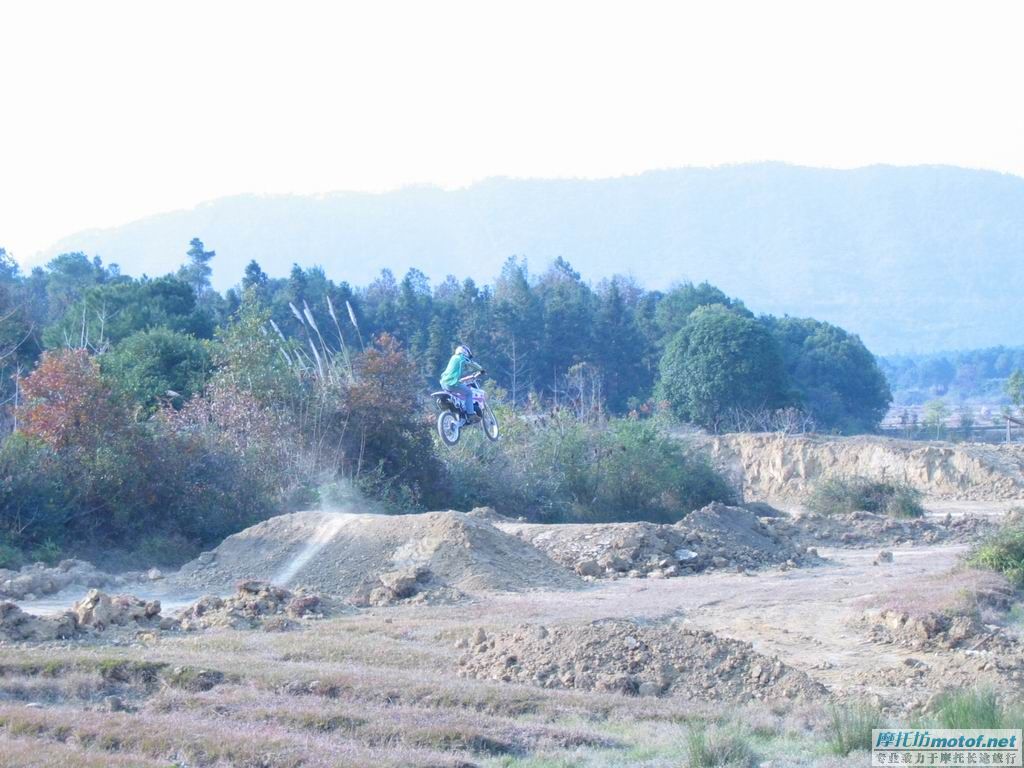 我们都会“飞”~~~越野狂飙