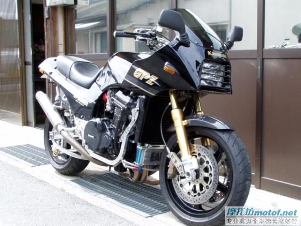 川崎　GPZ900R　９０年代初的旗舰