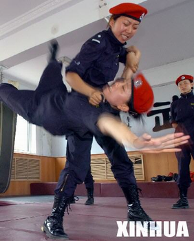 [转帖]强悍的中国女子防暴警察大队