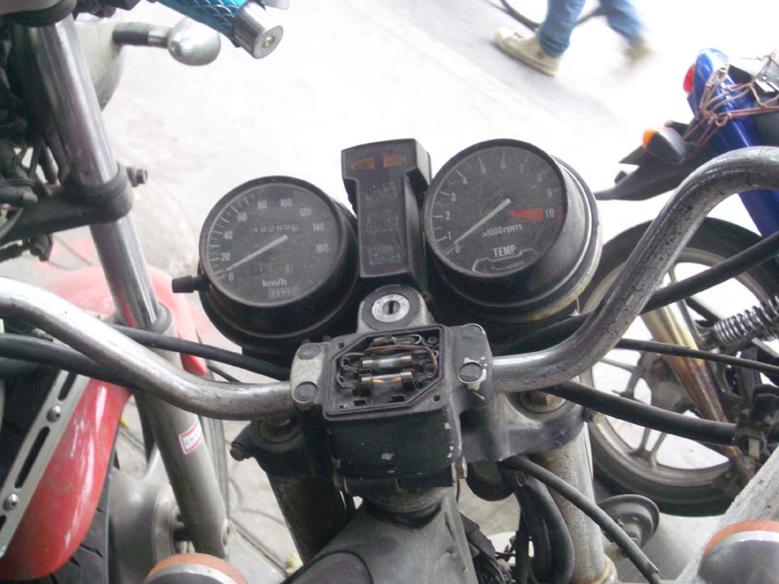 路遇罕见７７年产小金翼ＧＬ４００
