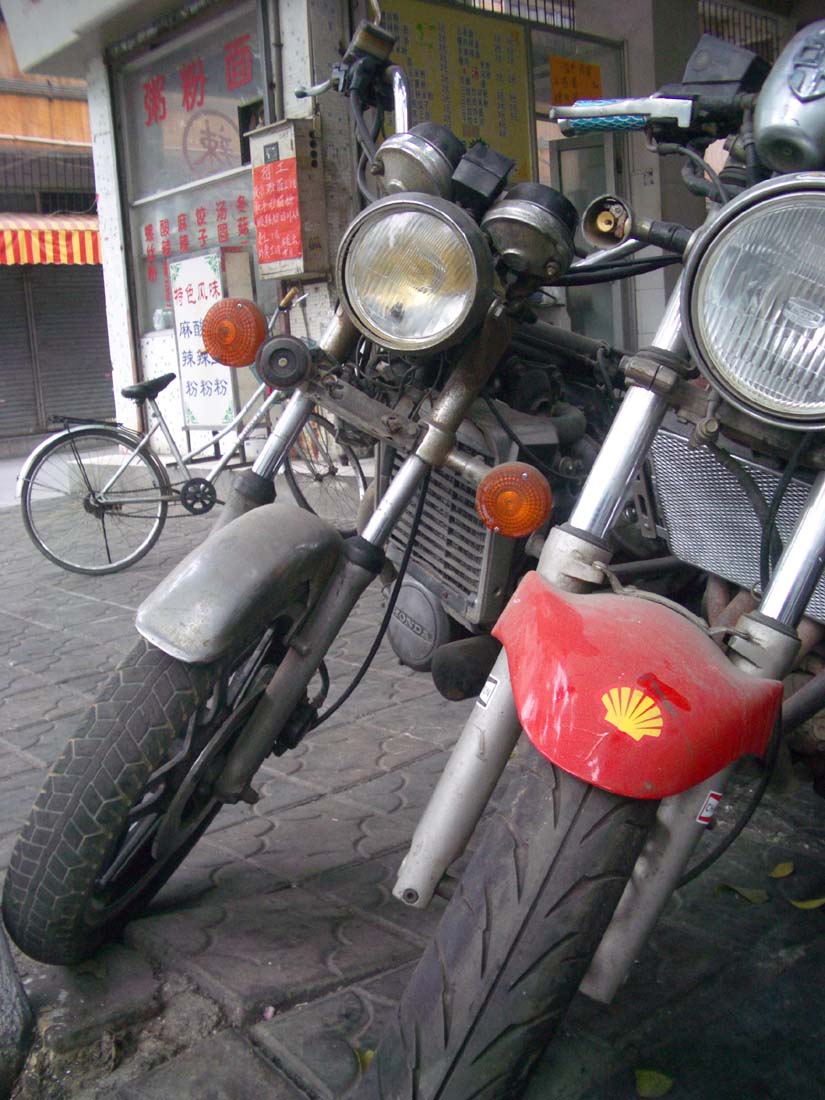 路遇罕见７７年产小金翼ＧＬ４００