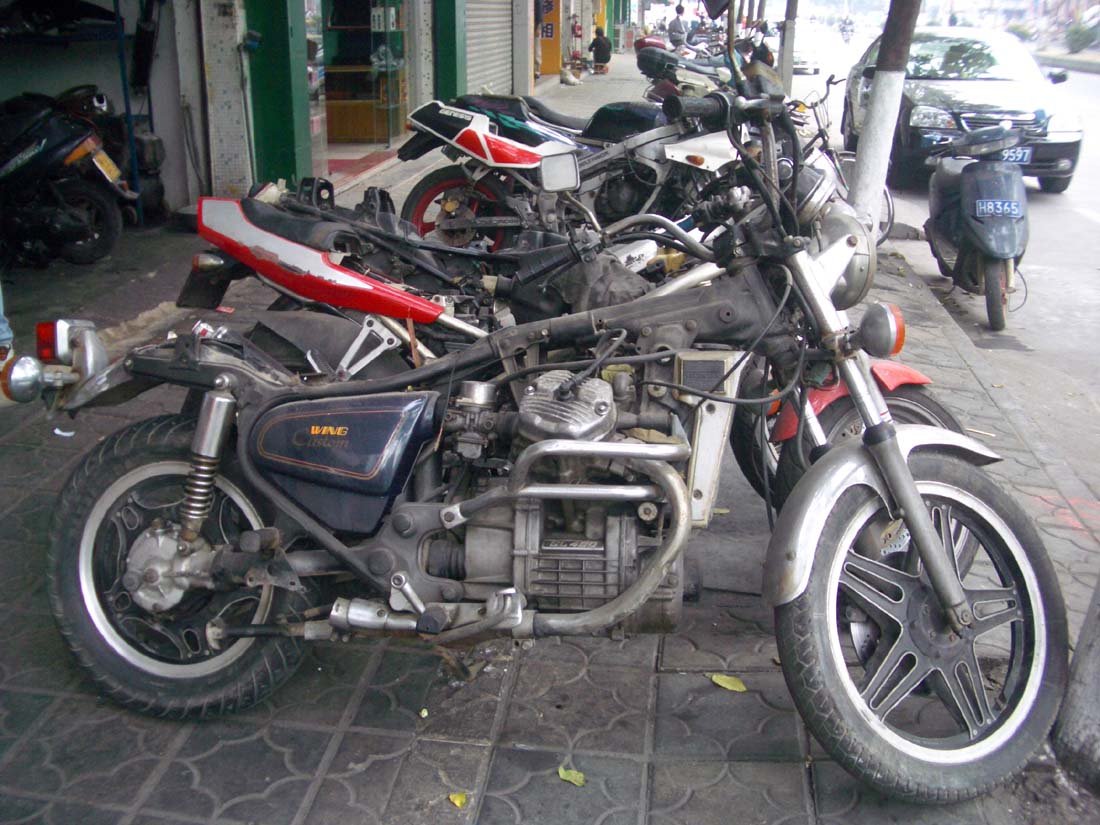 路遇罕见７７年产小金翼ＧＬ４００