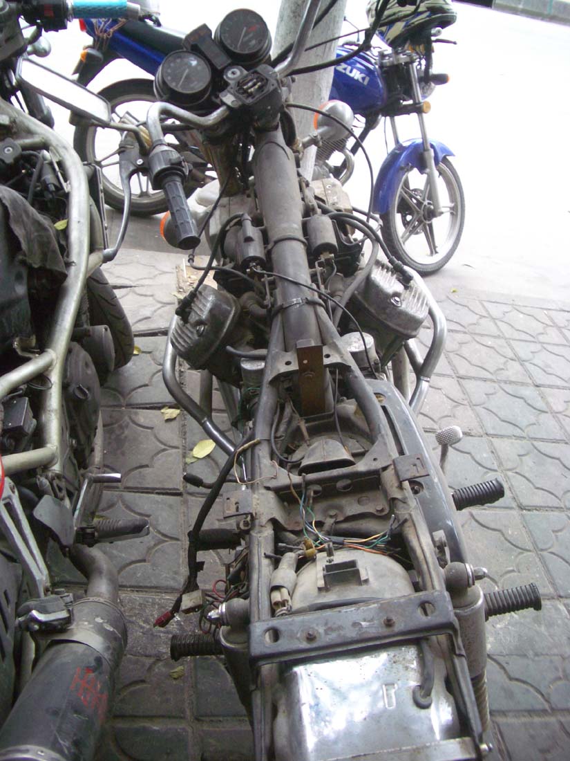 路遇罕见７７年产小金翼ＧＬ４００