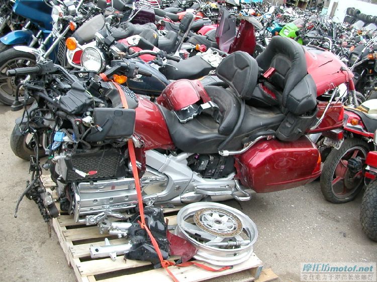 碰撞后的 GL1800