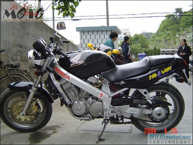 请大家进来评一下以下几款街车，我认为外型都不错。