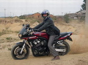 碰撞后的 GL1800