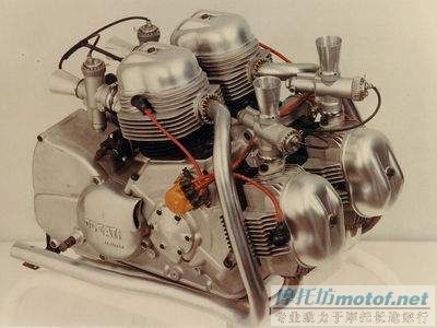 DUCATI双摇臂双凸轮气门。
