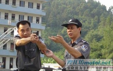 {{从一名警察的角度去看待摩托车爱好者}}