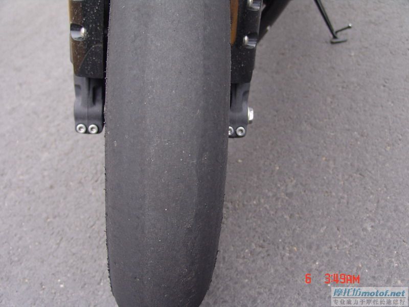 今天开着车跟着新英的两位MOTO高手后面