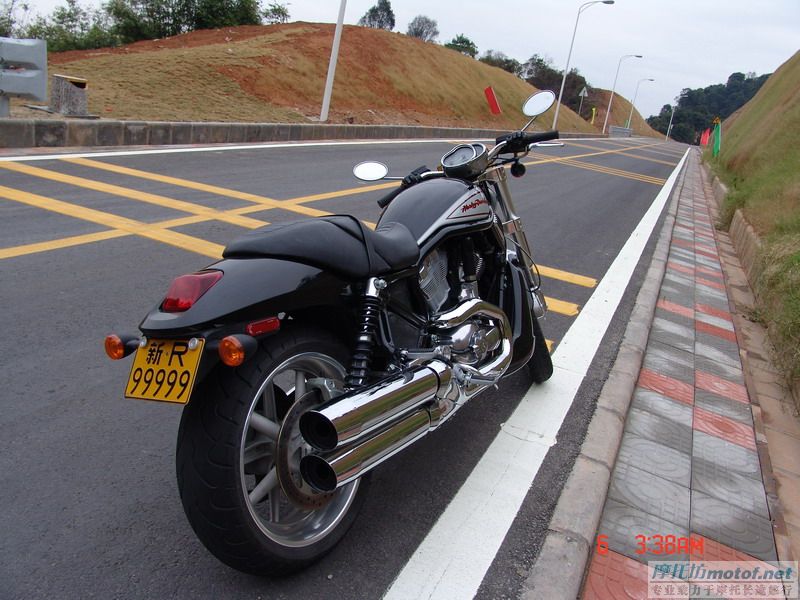 今天开着车跟着新英的两位MOTO高手后面