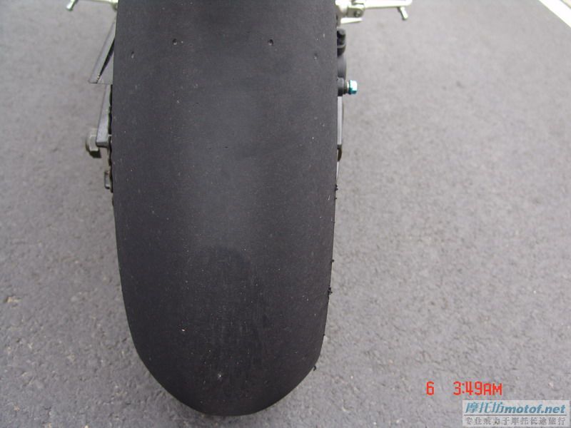 今天开着车跟着新英的两位MOTO高手后面