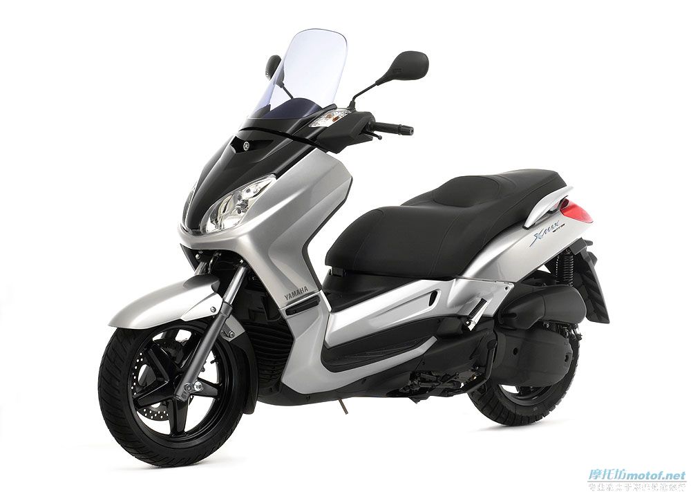 YAMAHA XMAX 125