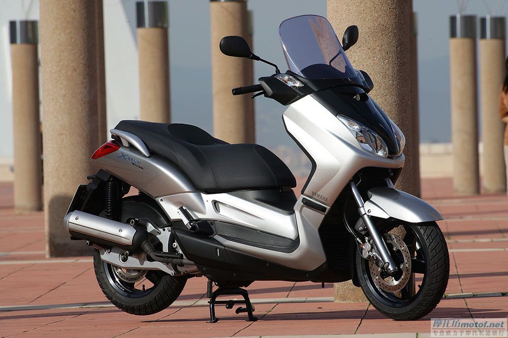 YAMAHA XMAX 125