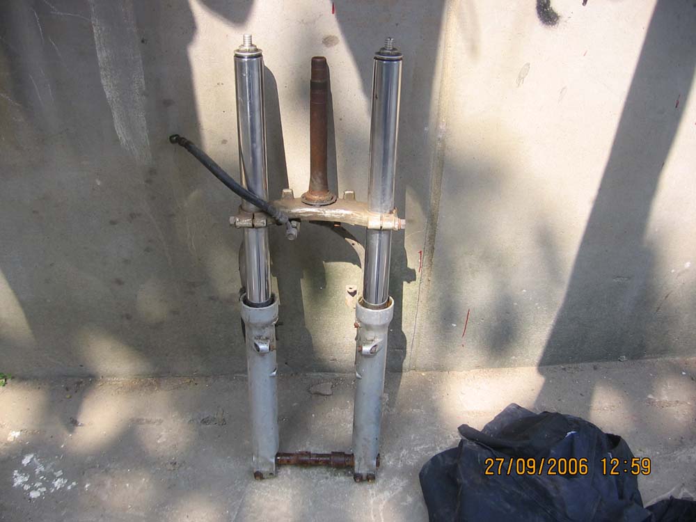 湖南湘潭350块卖94年CB400前减一副.