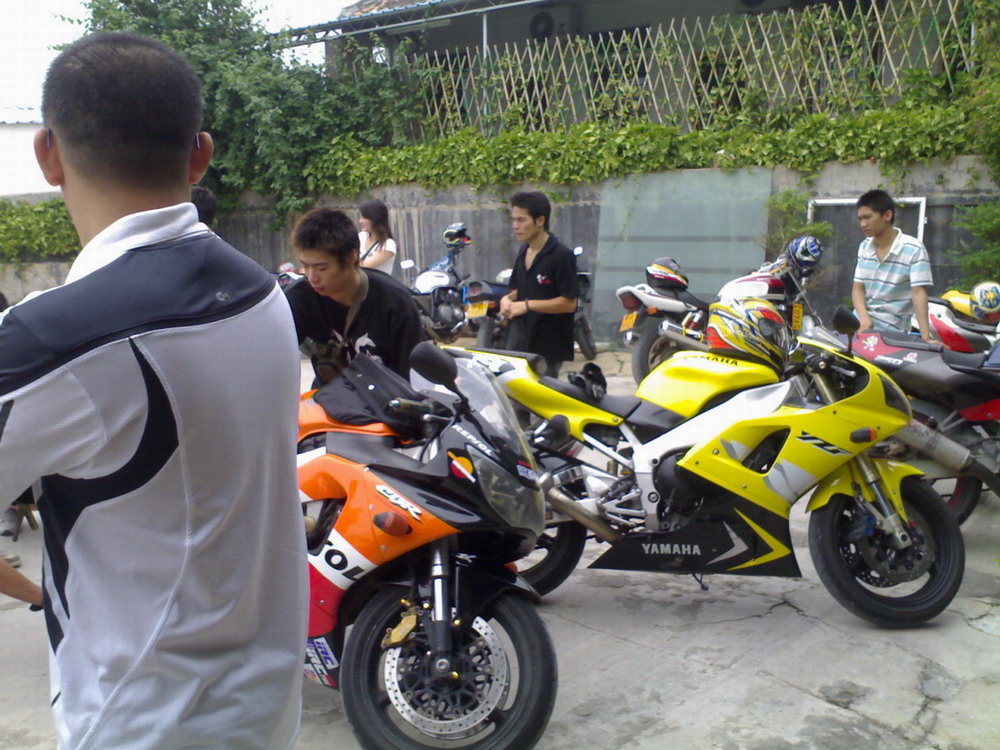 顺德３５０００元出售YAMAHA 99 R1一台