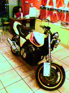 ===开平8300元出售CB400一台(代友售,接小刀)