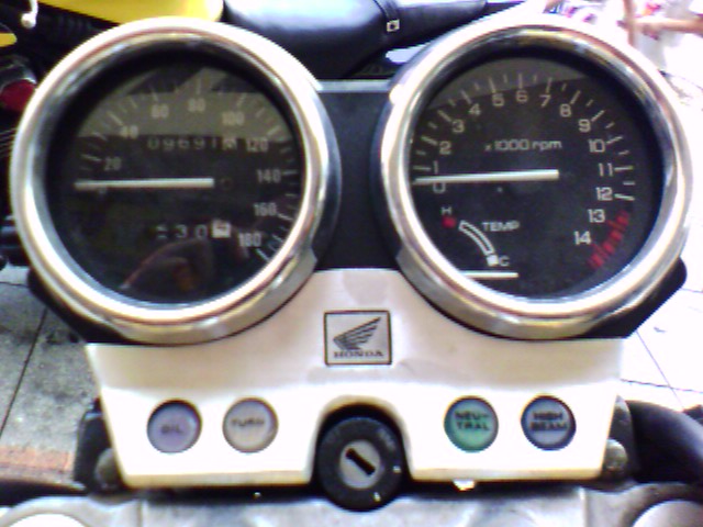 广东开平8300元出售CB400一台(大图来了)