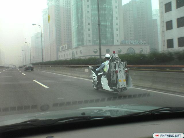[贴图]都来看看上海交警的装备！~``````````